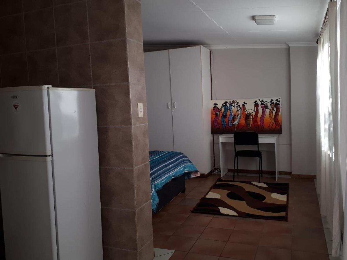 Cottage, Close To Uj, Milpark, Wits Johannesburg