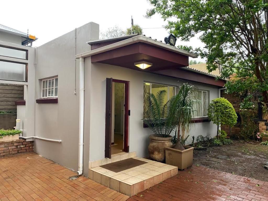 Cottage, Close To Uj, Milpark, Wits