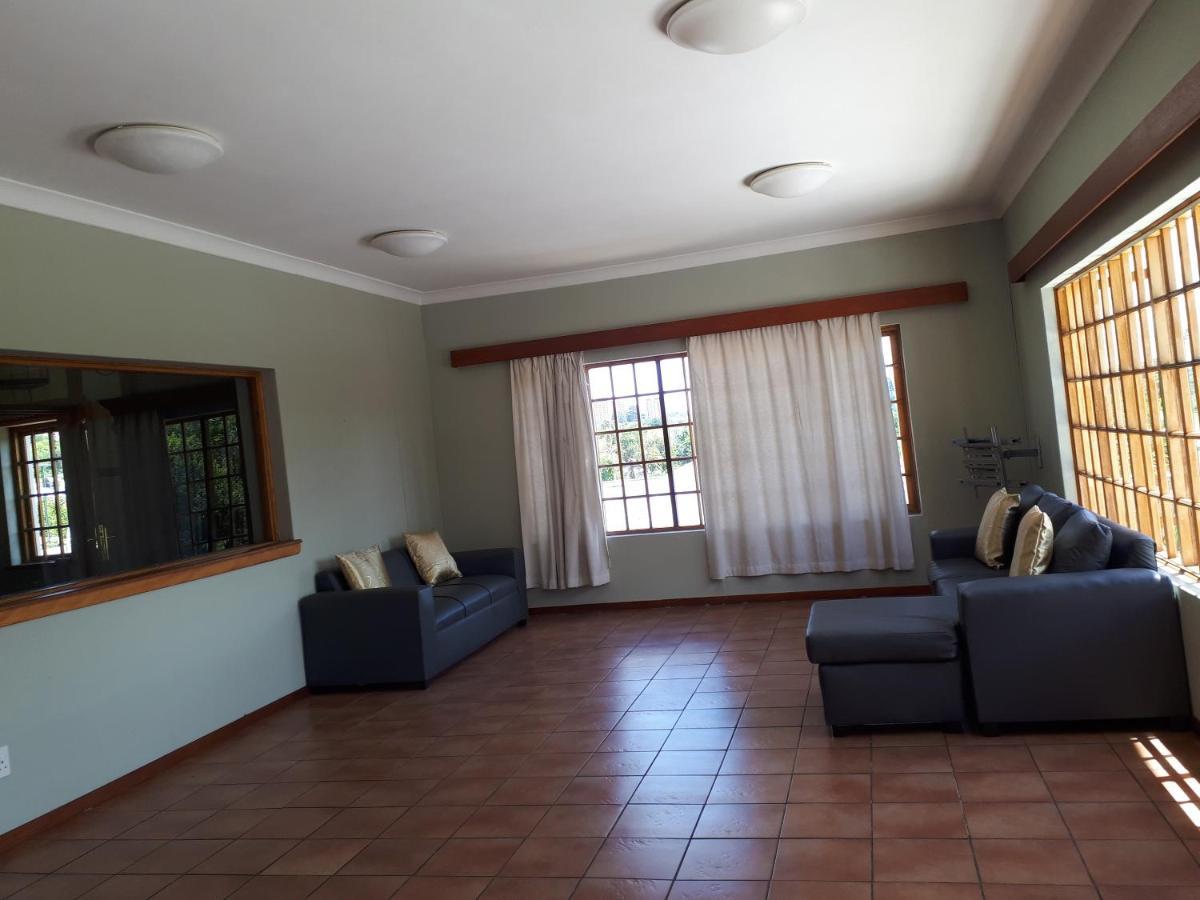 Cottage, Close To Uj, Milpark, Wits Hospedagem domiciliar Joanesburgo