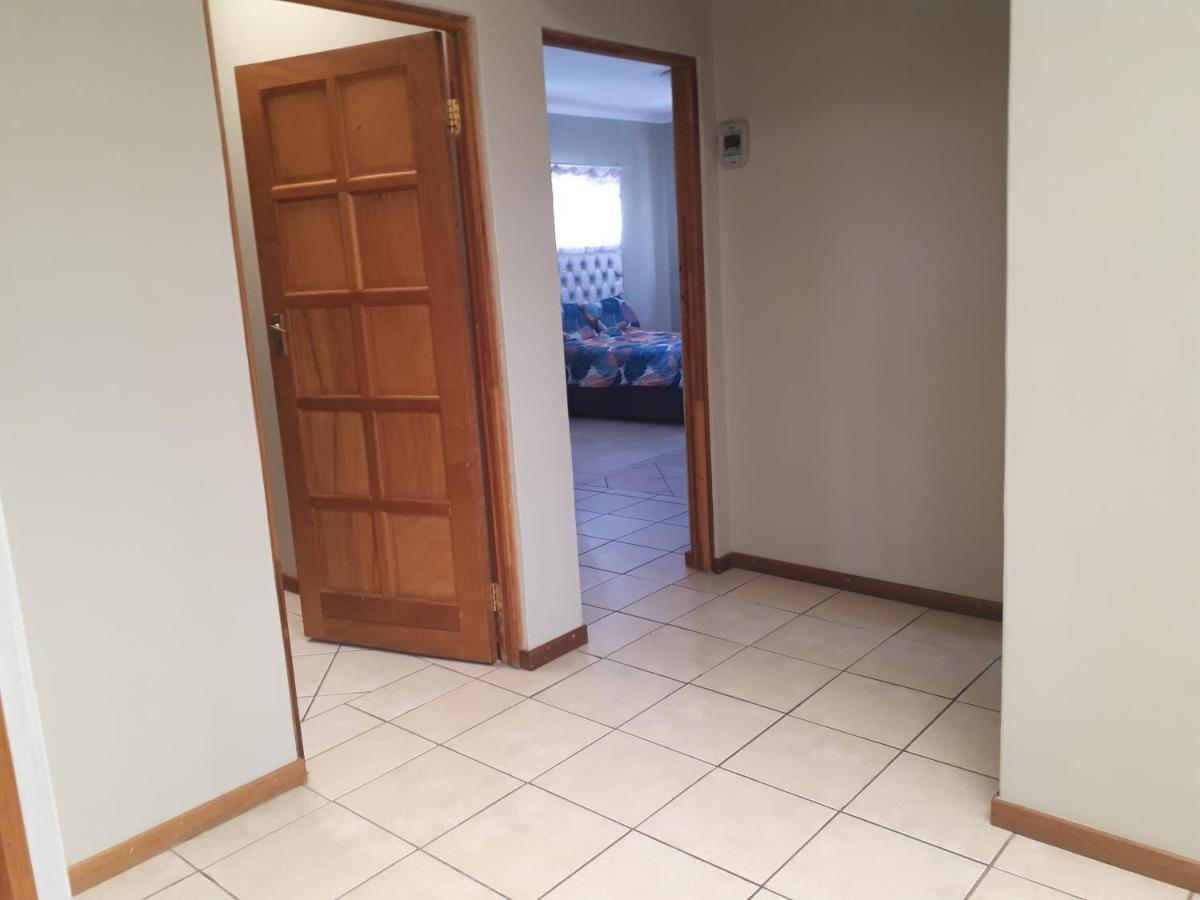 Cottage, Close To Uj, Milpark, Wits * Joanesburgo