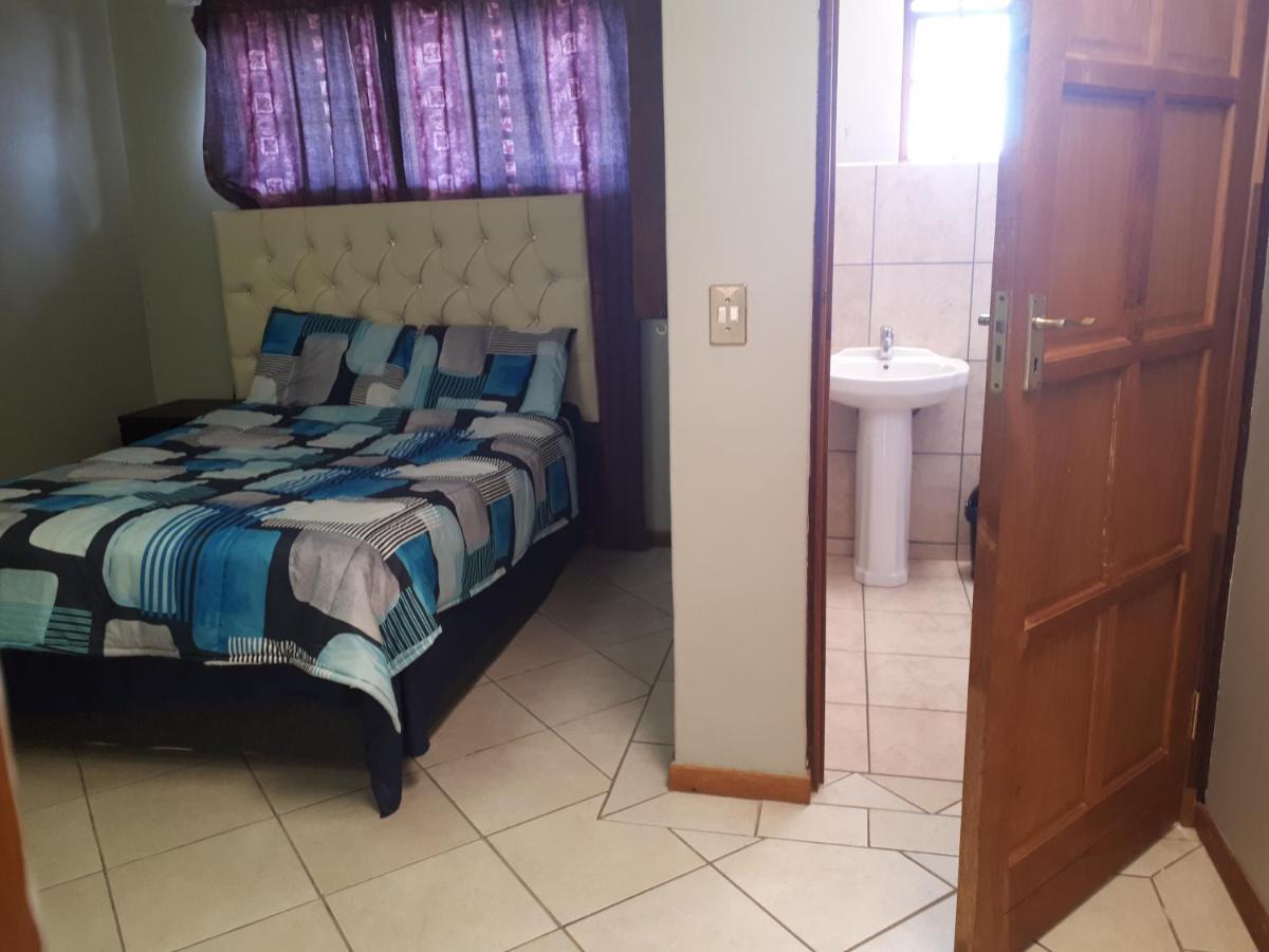 Cottage, Close To Uj, Milpark, Wits Homestay *