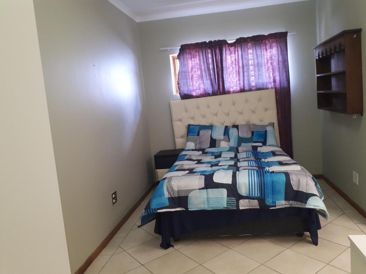 Cottage, Close To Uj, Milpark, Wits Homestay *