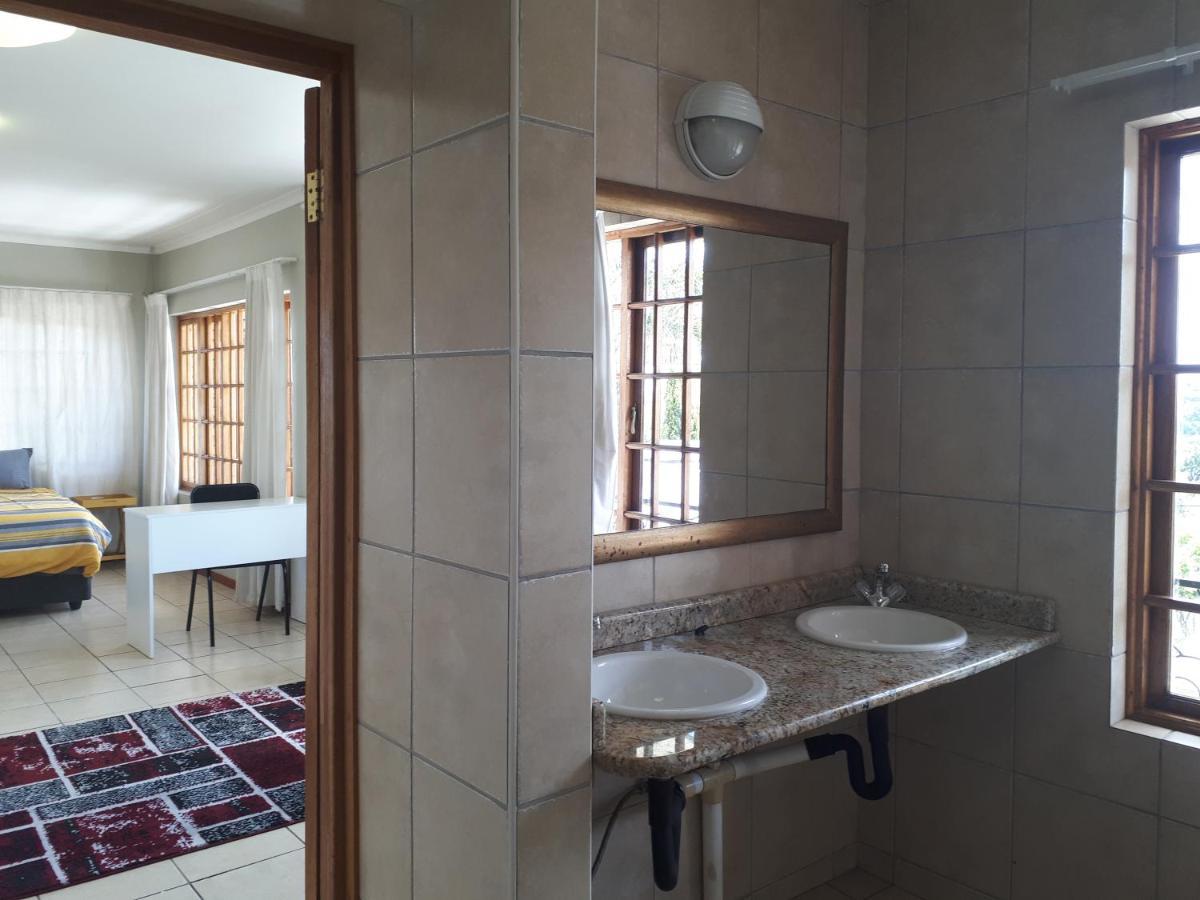 Cottage, Close To Uj, Milpark, Wits
