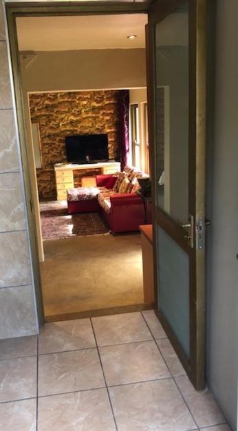 Parkhurst Apartment *