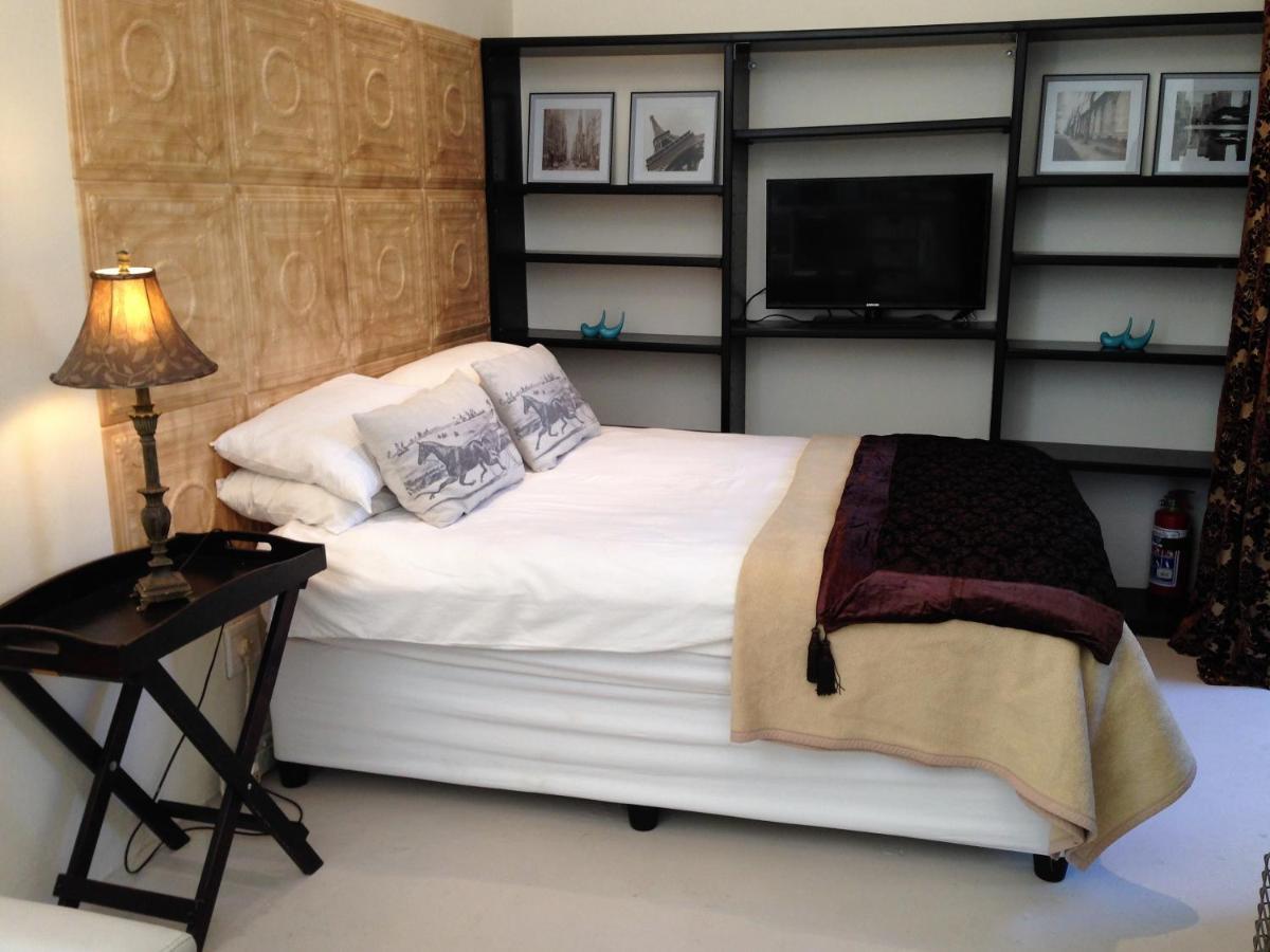Parkhurst Apartment *