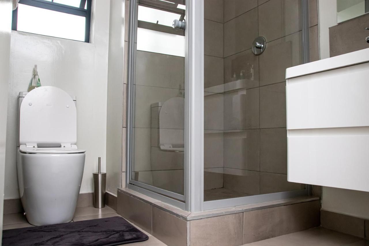 “pop Inn” Modern In Heart Of Bryanston Apartment *