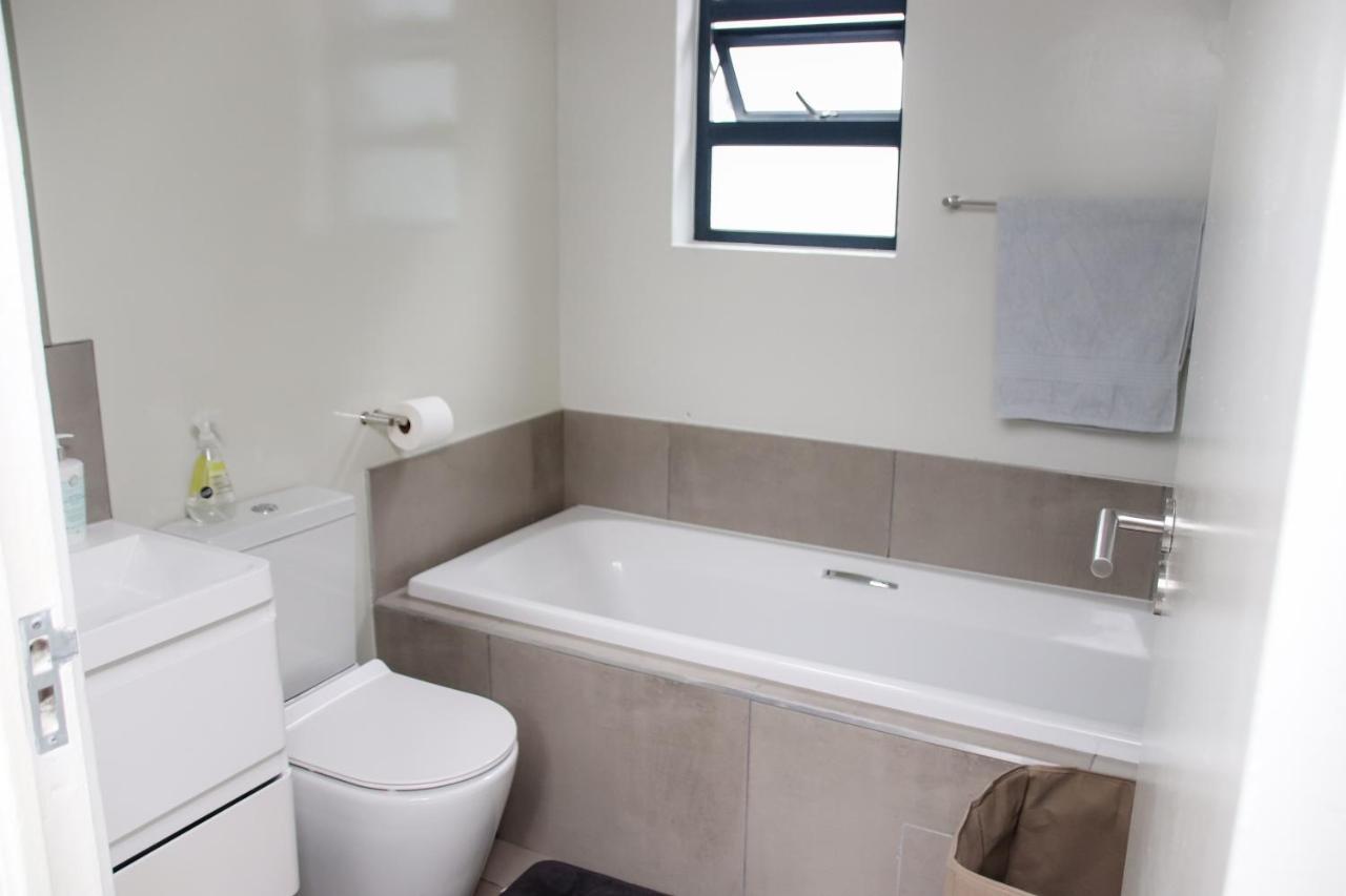 “pop Inn” Modern In Heart Of Bryanston * Johannesburg