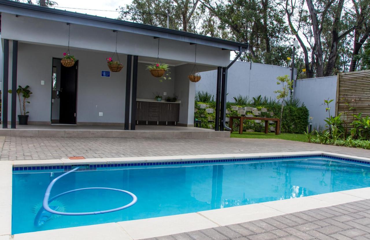 “pop Inn” Modern In Heart Of Bryanston *