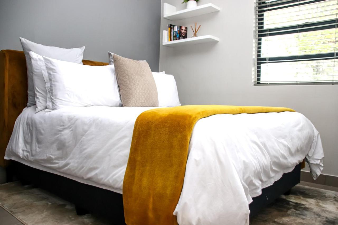 Apartment “pop Inn” Modern In Heart Of Bryanston Johannesburg