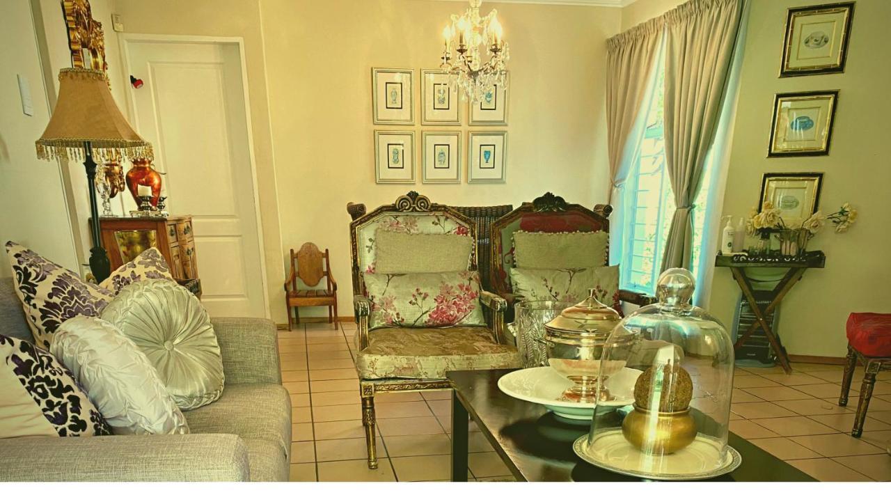 Vair's Place In Sandton Paulshof - Apartment, Lux Suites & Johannesburg
