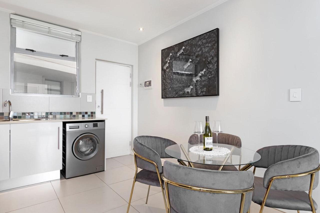 Apartment 1 Bedroom Unit At Apex *