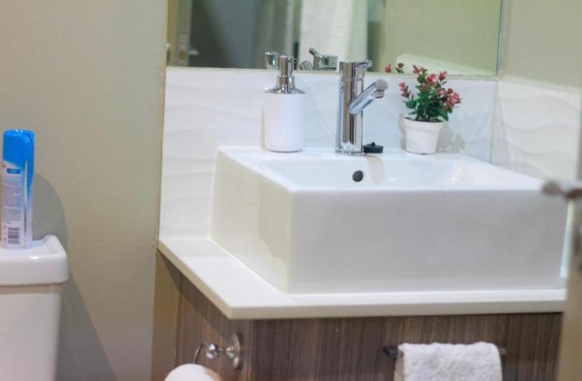Amazing 2 Bedroom Unit With A Beautiful View Apartment