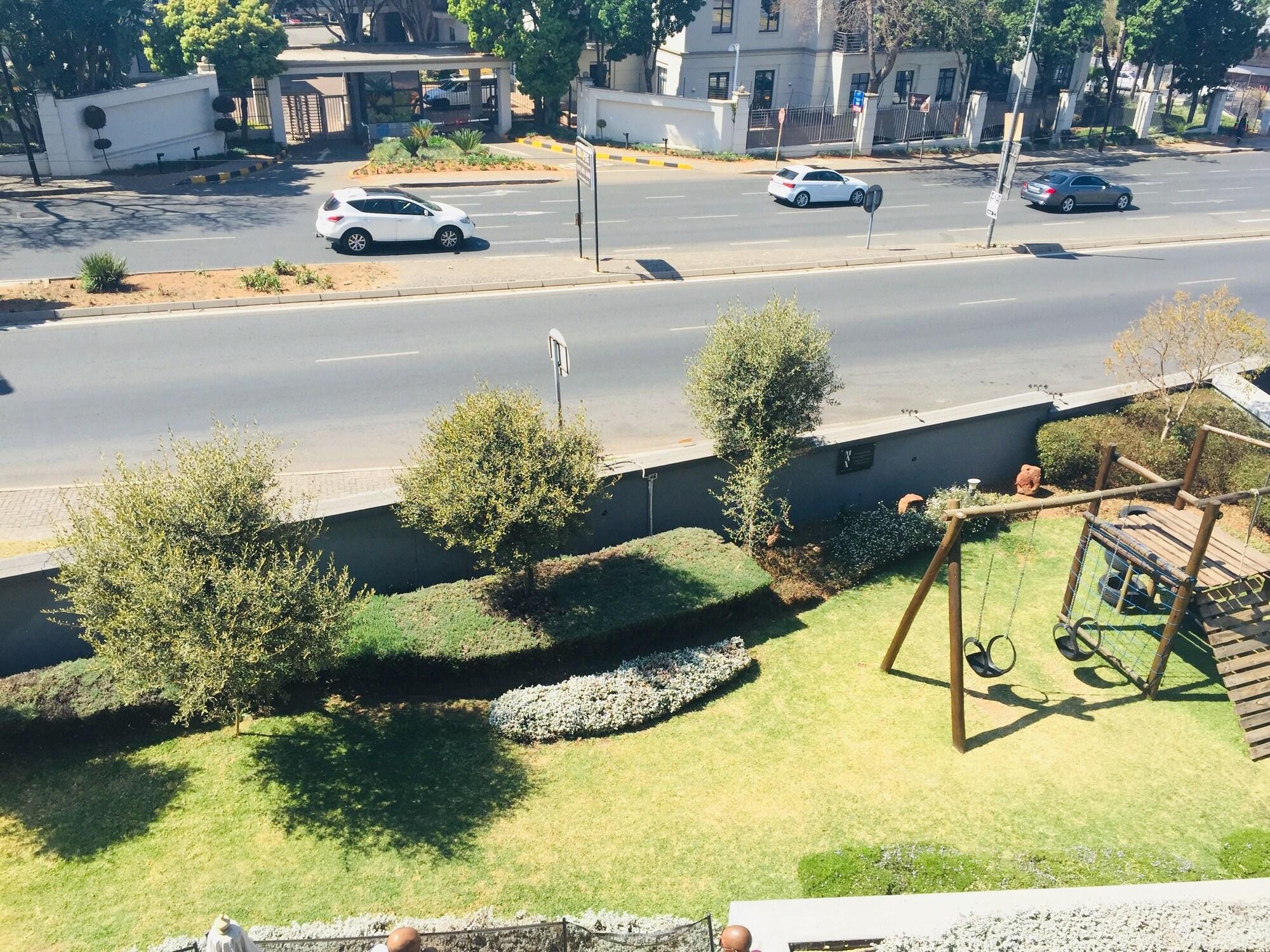 The Max Sandton