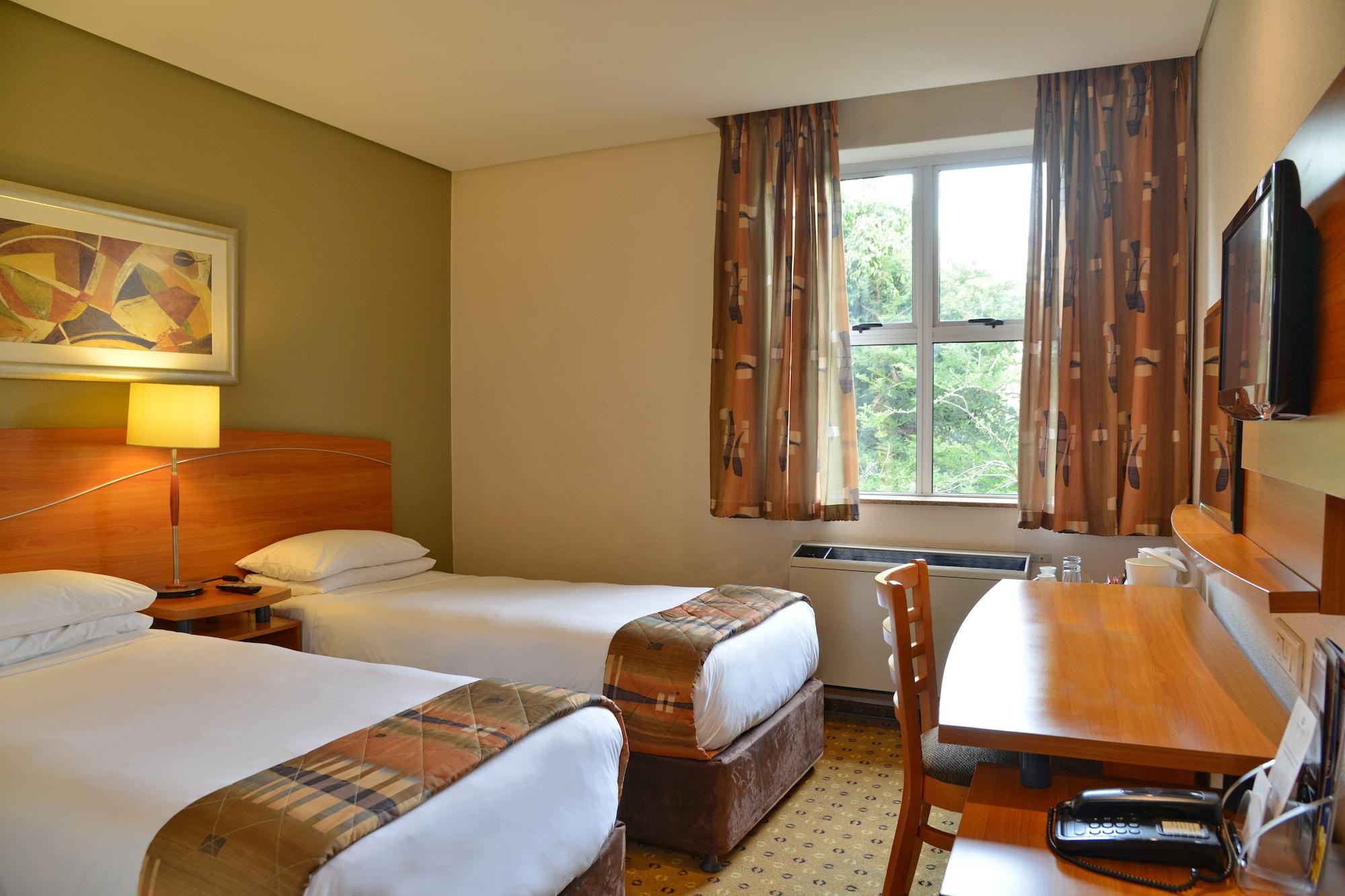 Hotel Road Sandton *