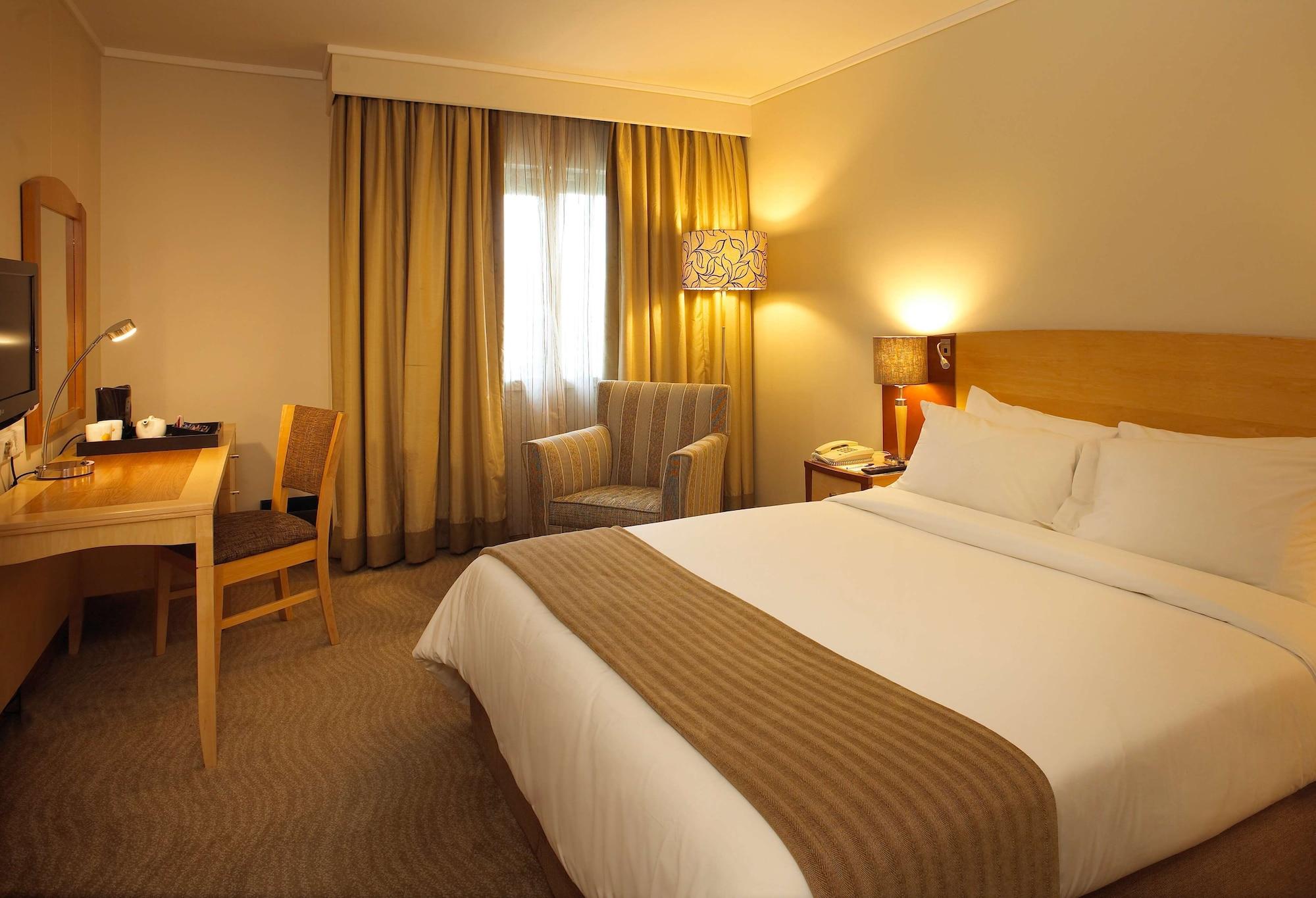 Garden Court Eastgate 3*