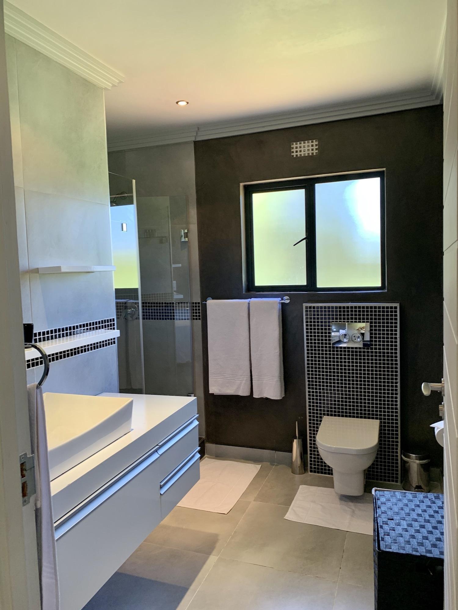 Moyal Khách sạn 4*