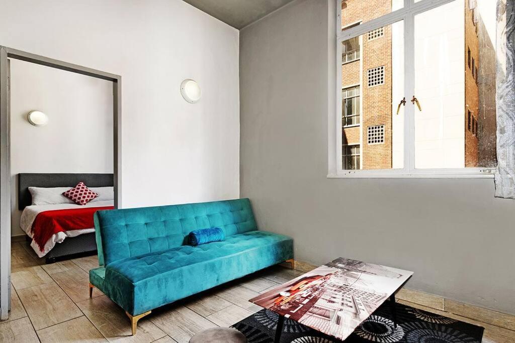 Luxury 2bed Opposite Woolies On Gandhi Square+wifi Apartment Johannesburg