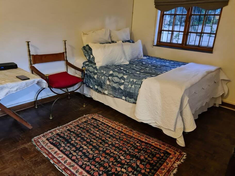 Quaint, Quiet Retro Charm Apartment *