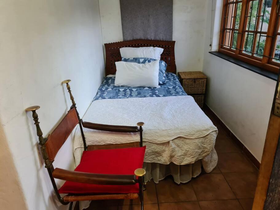Quaint, Quiet Retro Charm Apartment *