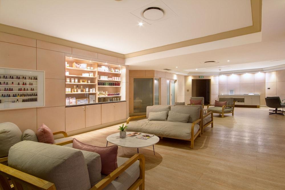 Hyatt Regency Hotel 5*