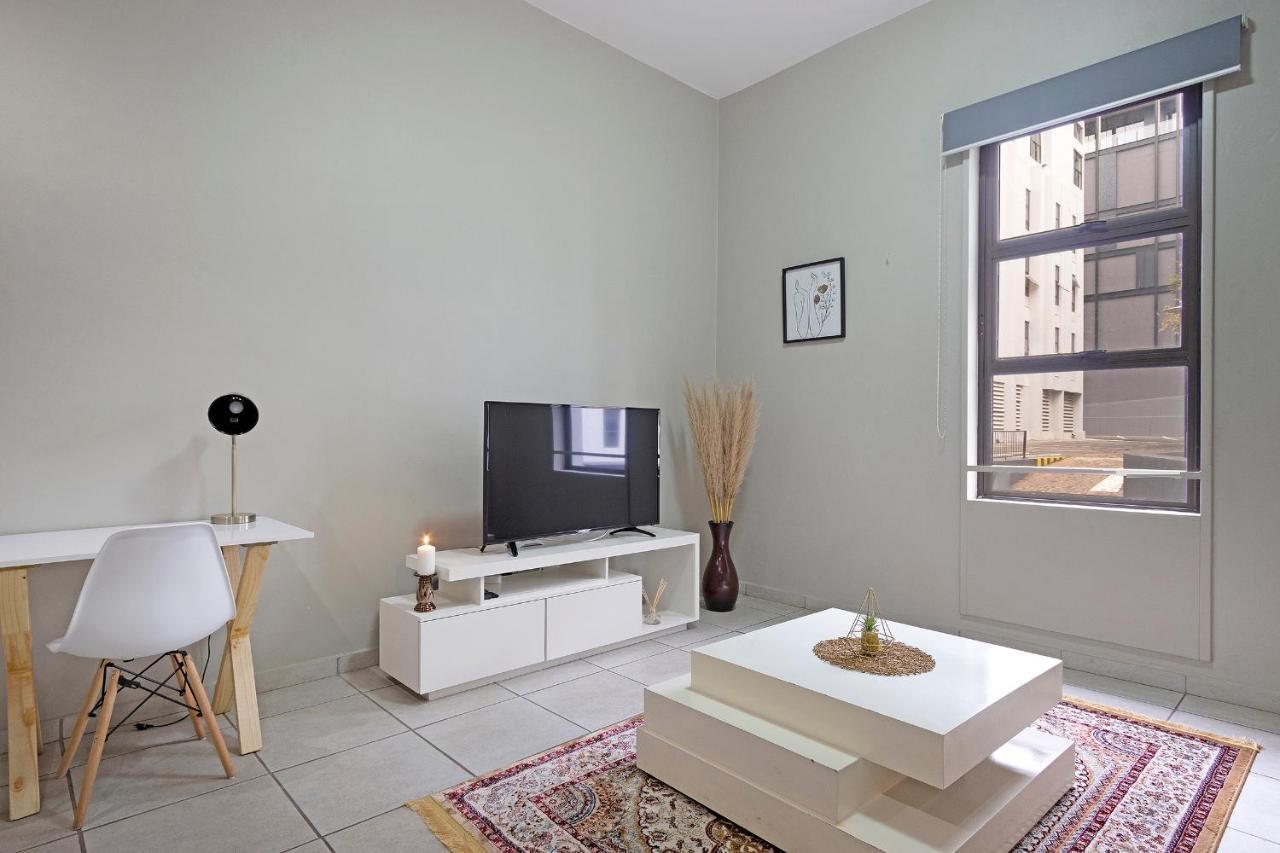 The Bolton In Rosebank Apartment *