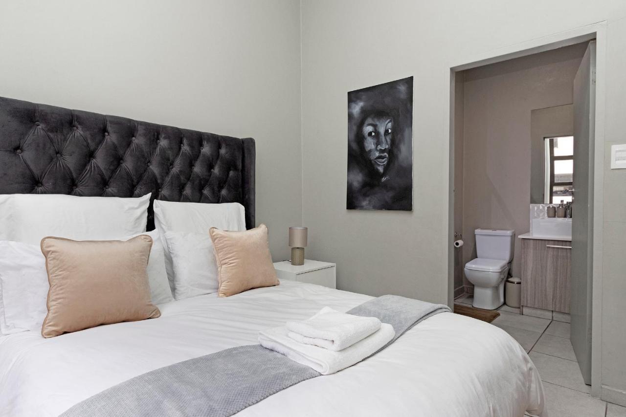 Urban Oasis At The Bolton Apartment