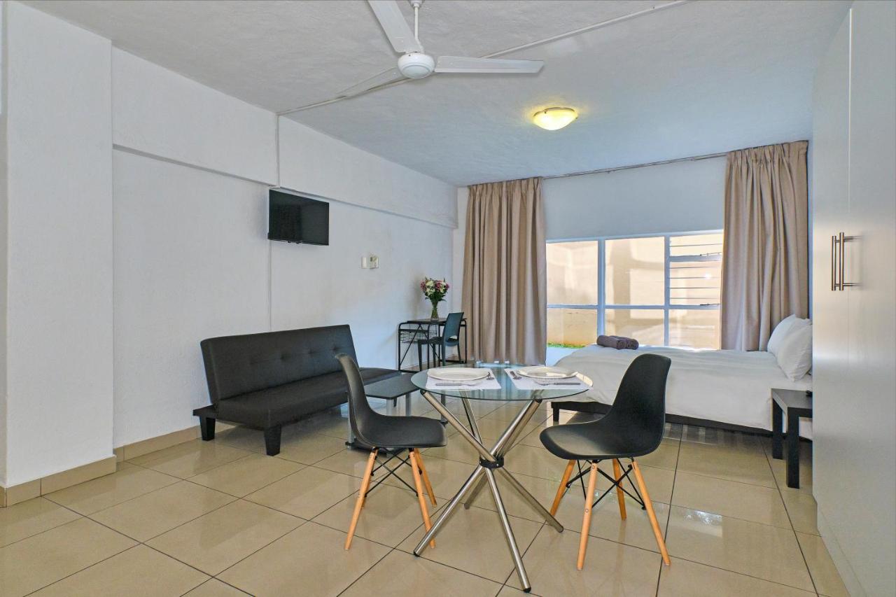 & Out Sandton Park Hotel 4*