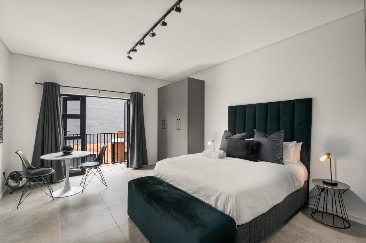Hyde Park House Apartment *