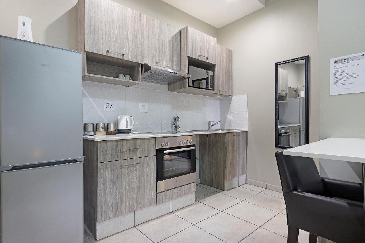 Urban Oasis At The Bolton Apartment
