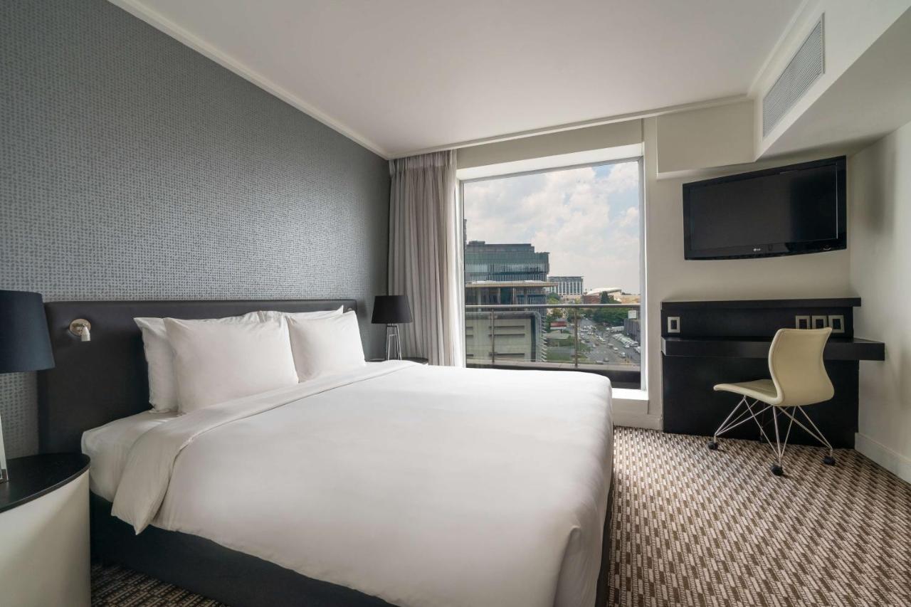 Radisson Blu Gautrain Hotel, Sandton Hotel 4*