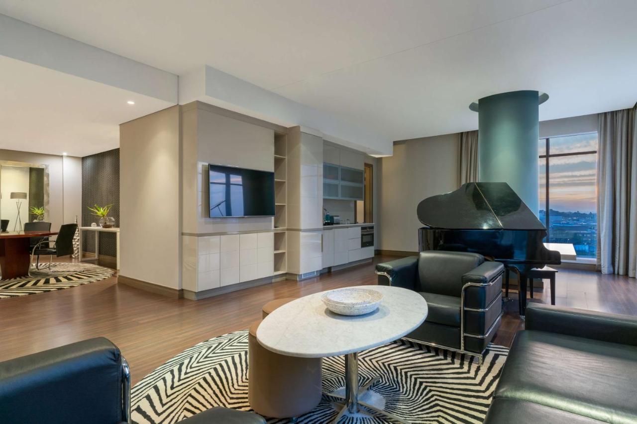 Radisson Blu Gautrain Hotel, Sandton 4*