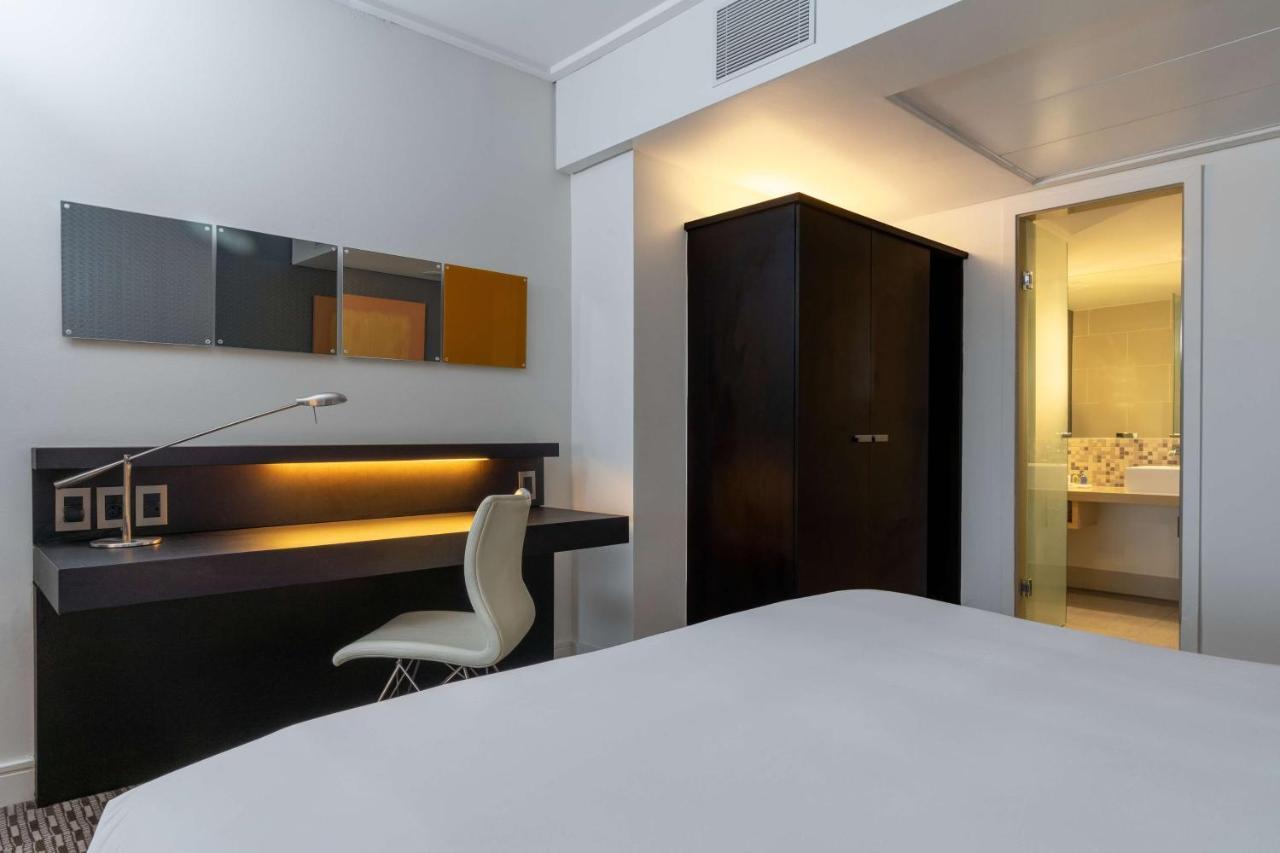 Radisson Blu Gautrain Hotel, Sandton 4*