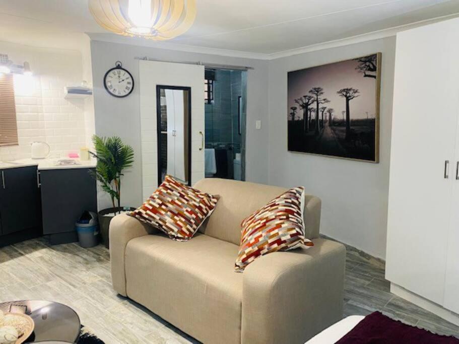 Apartment 8, 163 On Bez Apartment *