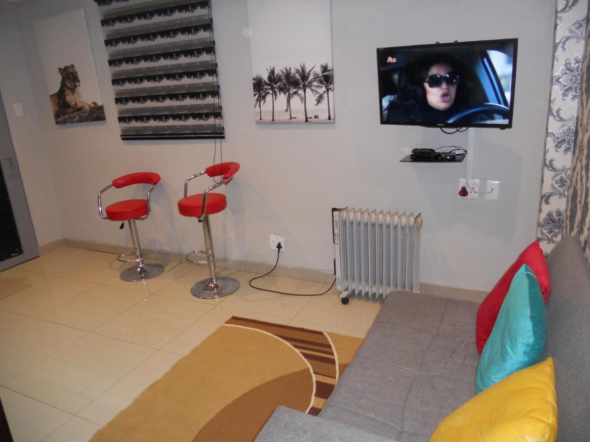 Diamond Suite With Stylish Luxury Bedroom With Netflix, Dstv, & Youtube Căn hộ