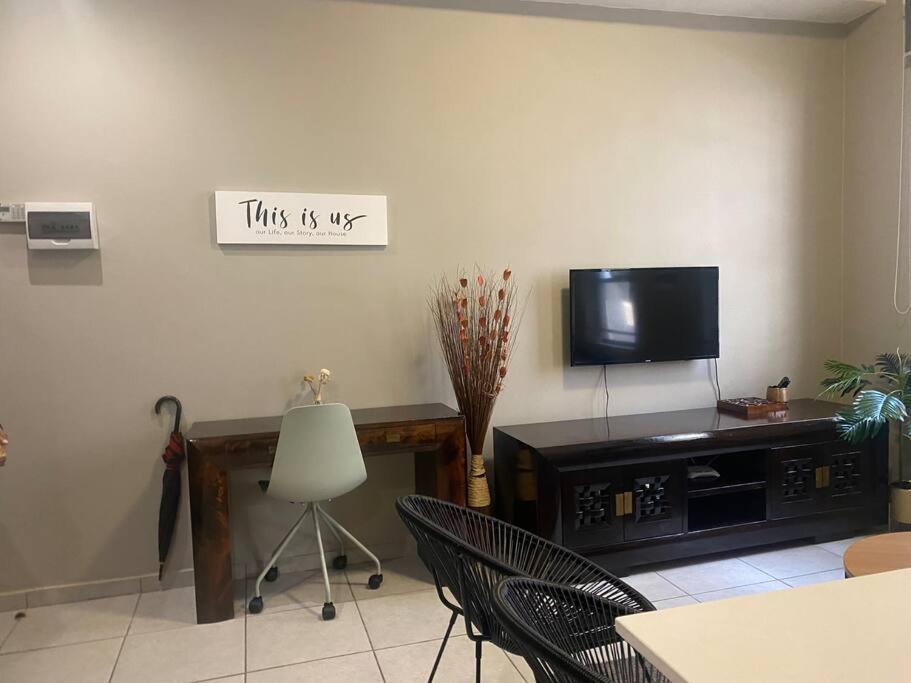 Apartment Stylish Dante's 1-bedroom Free Wifi & Cinema Johannesburg
