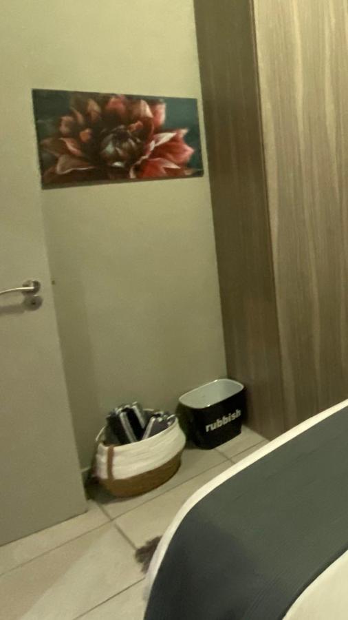 Stylish Dante's 1-bedroom Free Wifi & Cinema * Johannesburg