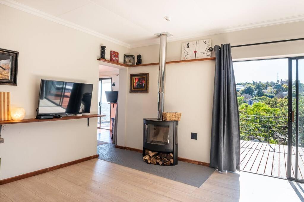 Top Of The Mountain +Pool Northcliff Joburg Apartment