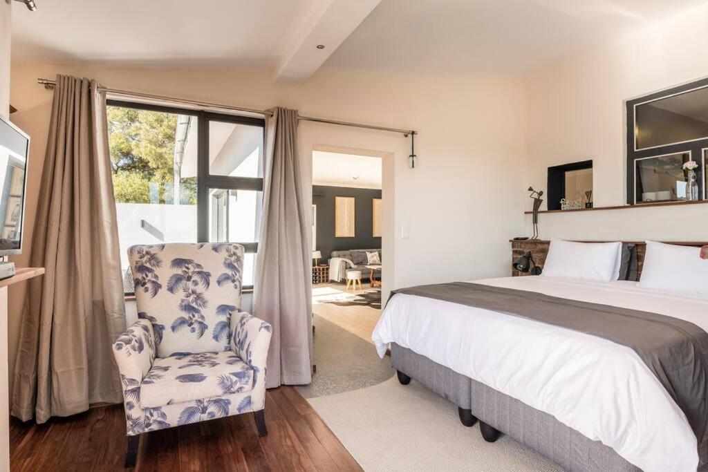 Top Of The Mountain +Pool Northcliff Joburg Apartment