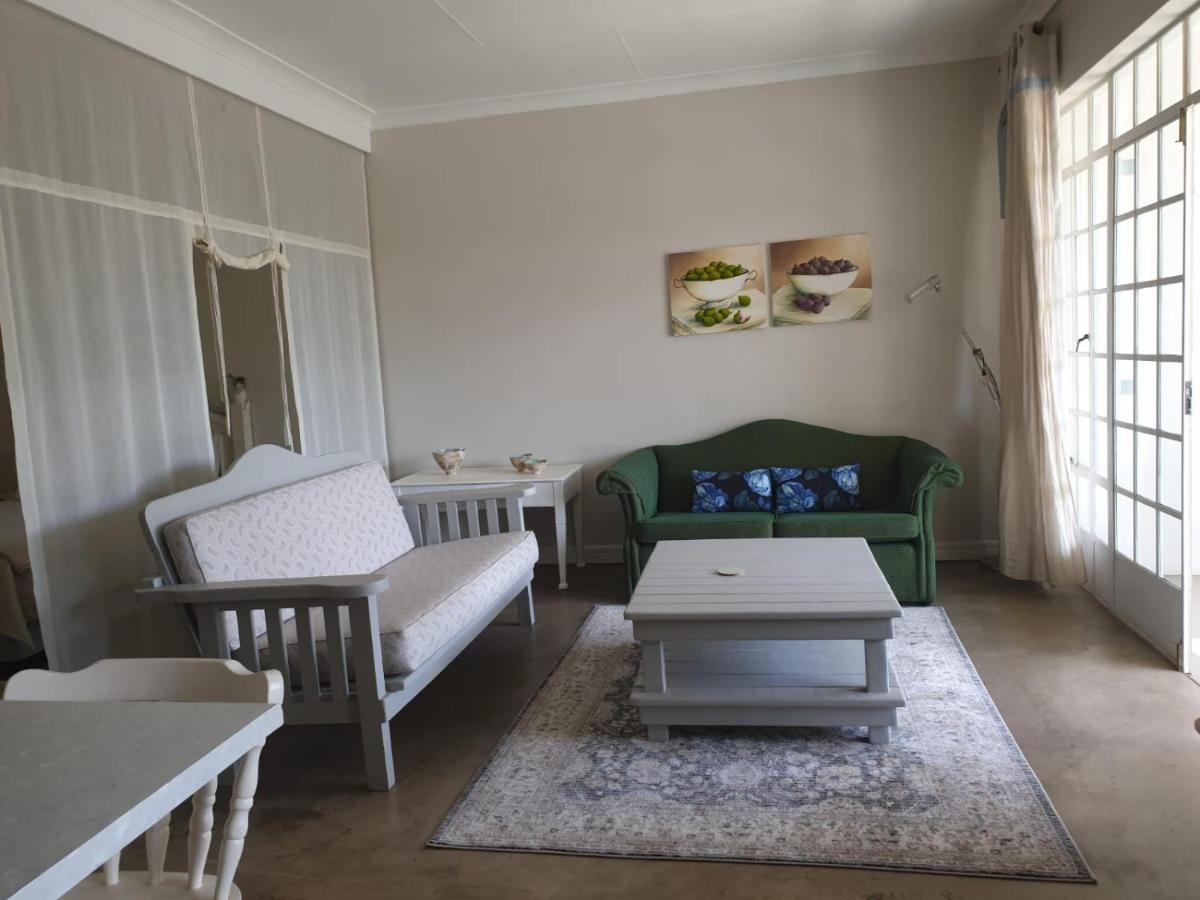 Maria's In Melville Apartment