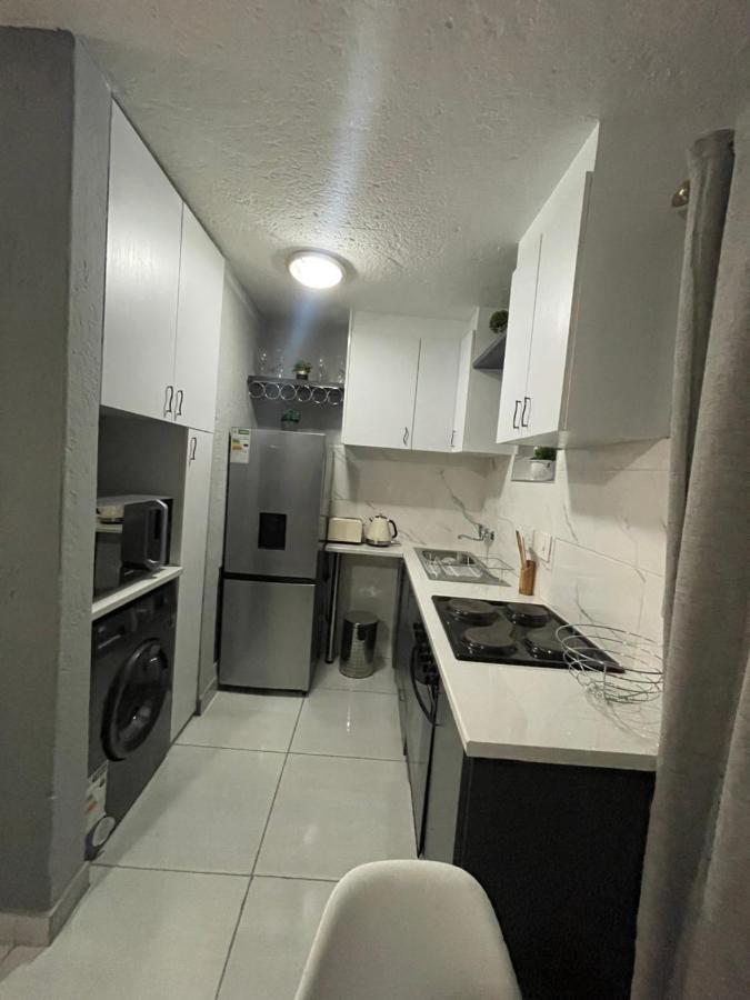 Theto's At Village Blues Sandton Apartamento *