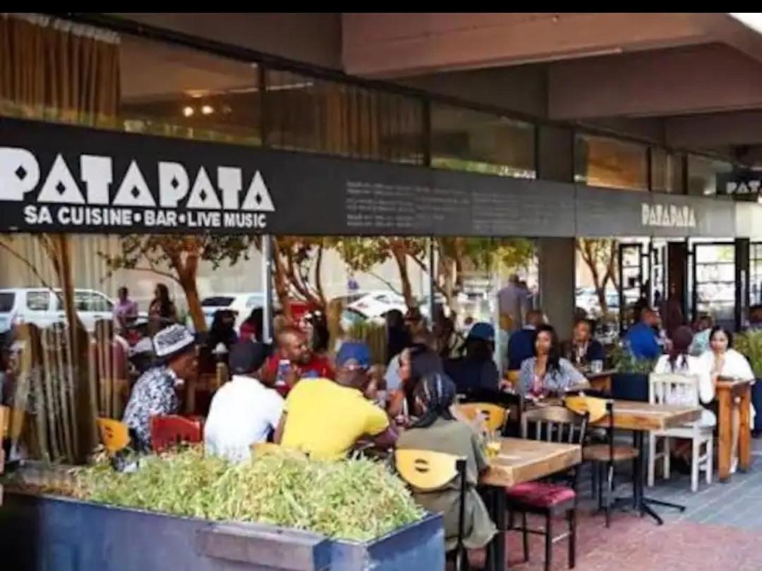 Apartment Cosy In Maboneng's 12 Decades Art