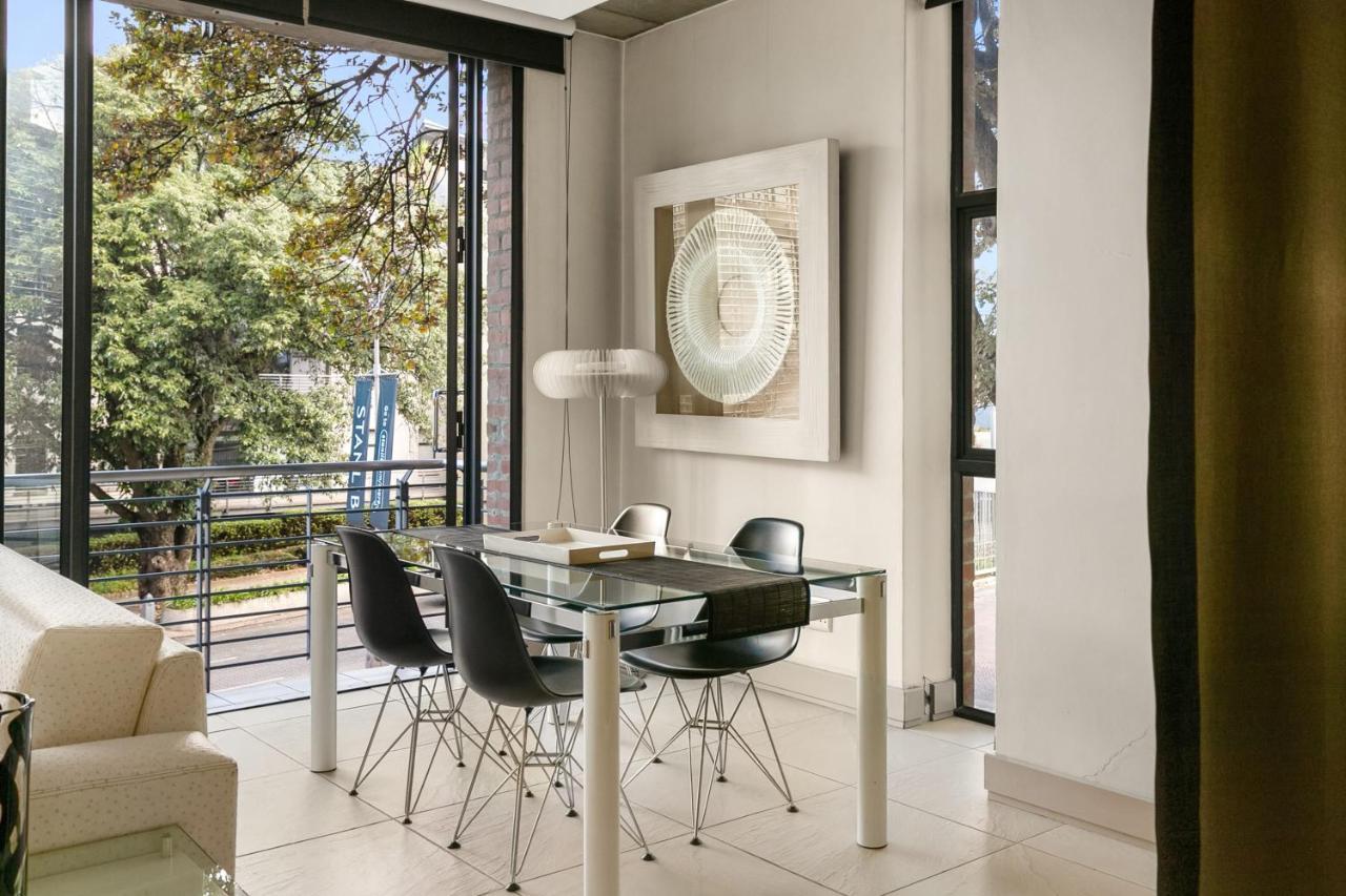 Melrose Arch Luxury - With Generator Apartment *
