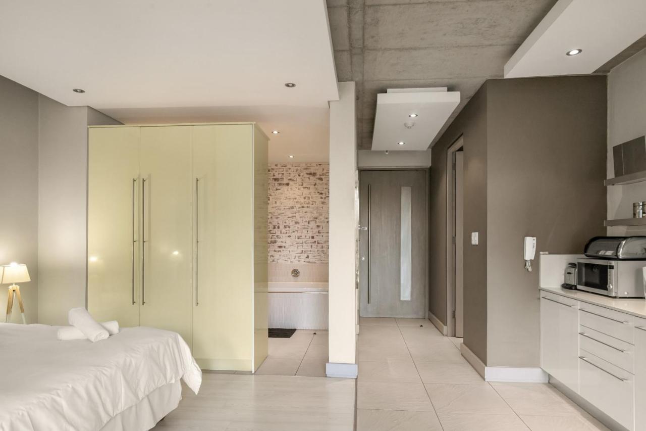 Melrose Arch Luxury - With Generator Apartment Johannesburg
