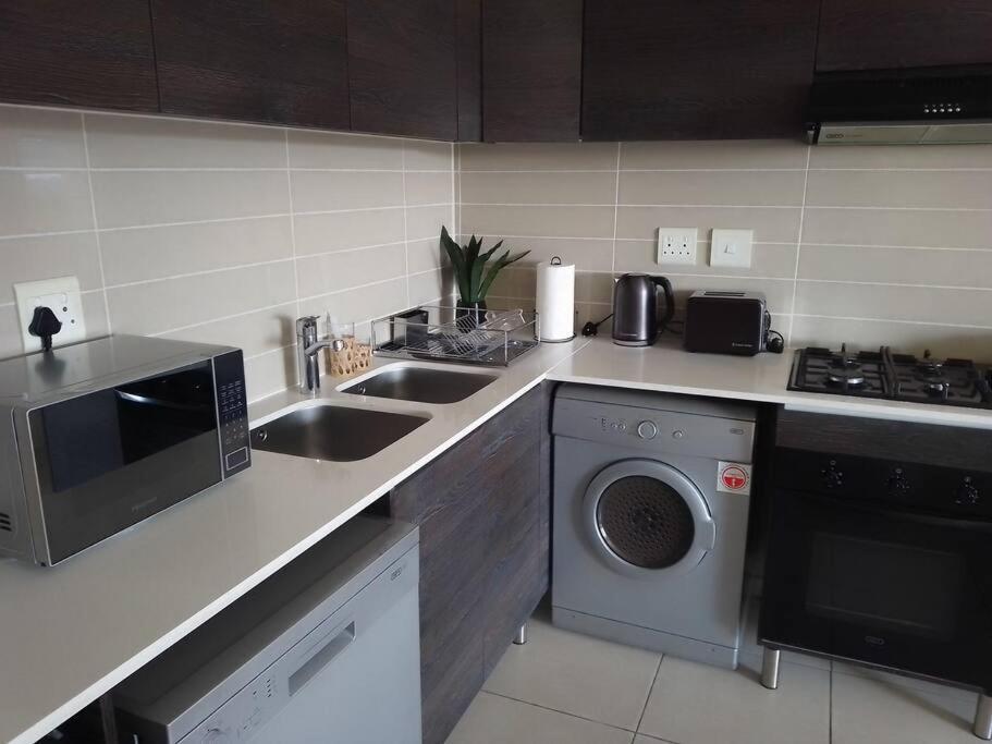 Căn hộ Bryanston One Bed *