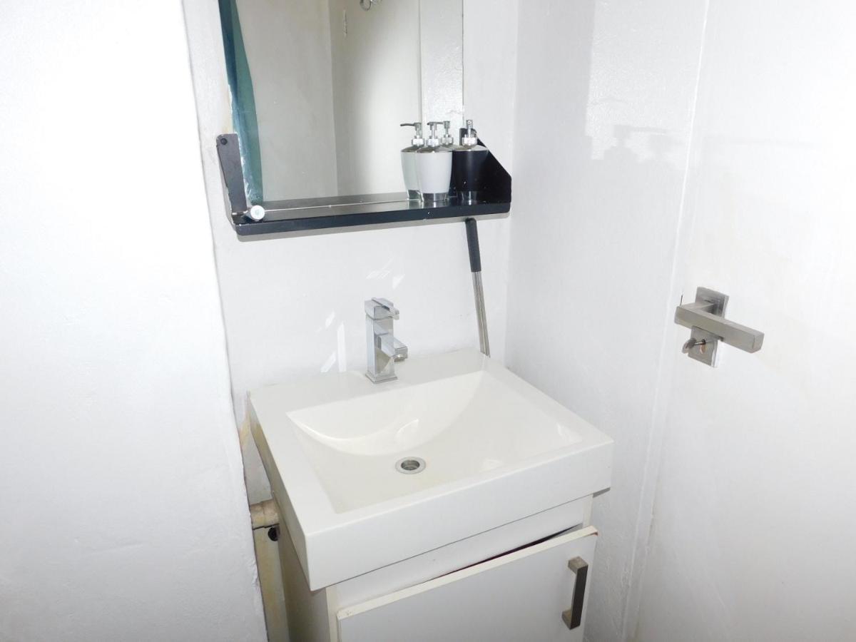 Crystal Maboneng 533 Bed & Breakfast