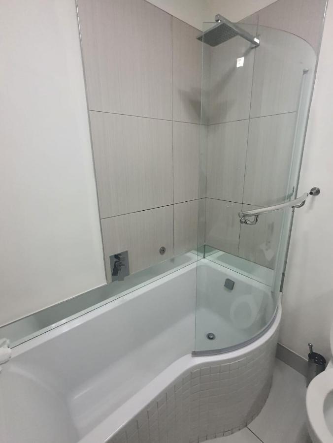 Apartment Stunning, Modern 1 Bedroom Sandton *