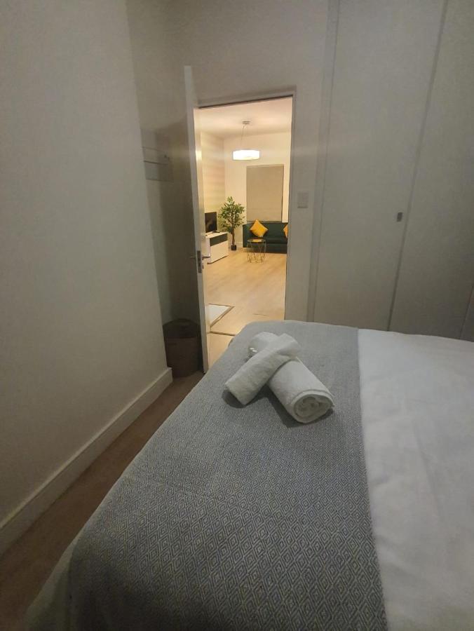 Stunning, Modern 1 Bedroom Sandton * Johannesburg
