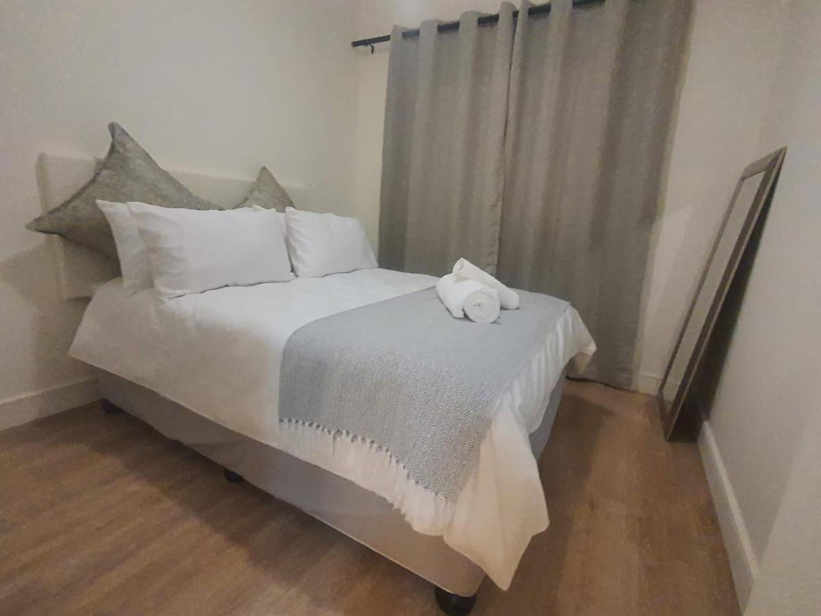 Stunning, Modern 1 Bedroom Sandton * Johannesburg