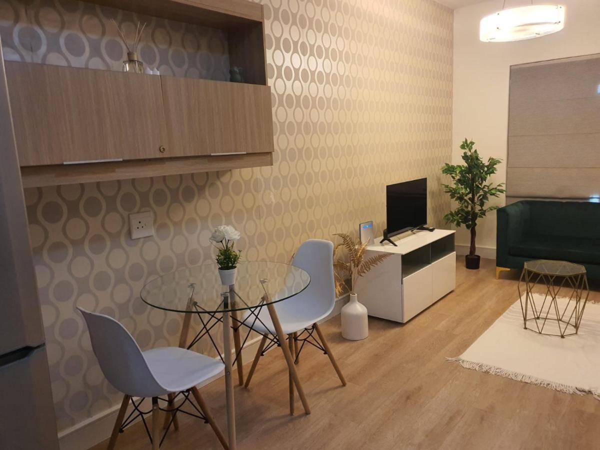 Stunning, Modern 1 Bedroom Sandton Apartment Johannesburg