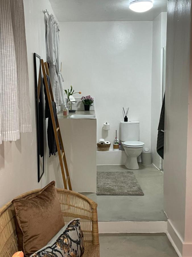 Spacious, Light-filled On 4th *